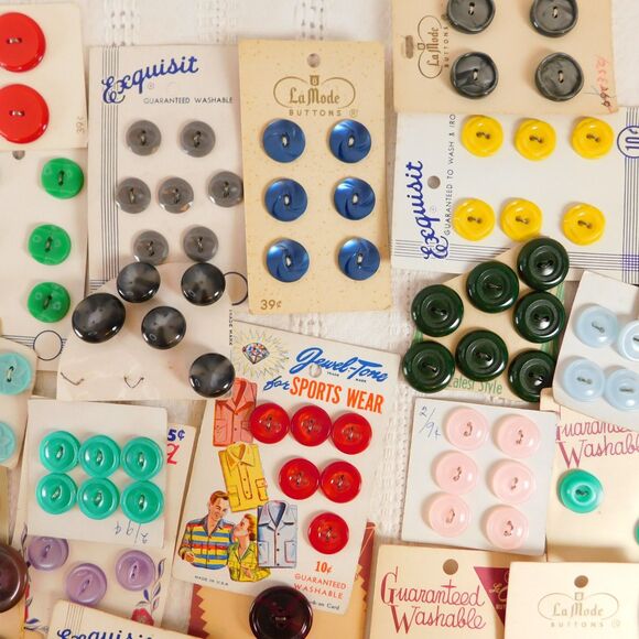 Vintage Buttons On Cards Lot Of 24 Pinks, Purples Burgundy LaMode, LeBouton NOS - Picture 14 of 16